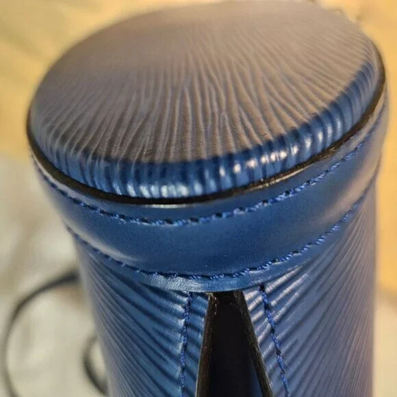 SOLD Louis Vuitton EPI PM Saint Jacques in Blue Authenticated - Picture 8 of 16